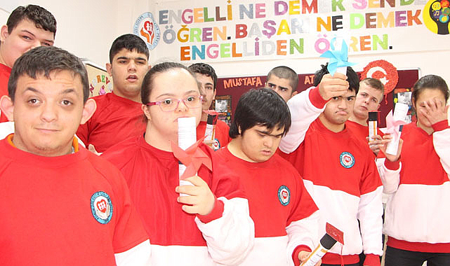 Samsun'da özel öğrencilerin karne heyecanı