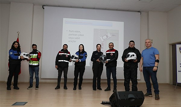 Samsun'da polisten motosiklet sürücülerine eğitim    