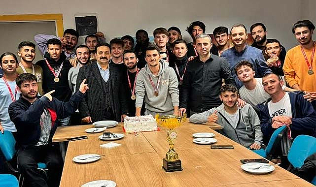 Samsun Turgut Özal Yurdu'nda öğrenciler şampiyonlukla parladı!