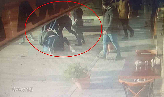 Samsun'da meydandaki kavga kameraya yansıdı