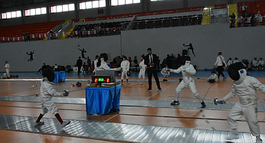 Samsunlu eskrimciler Trabzon'da mücadele etti