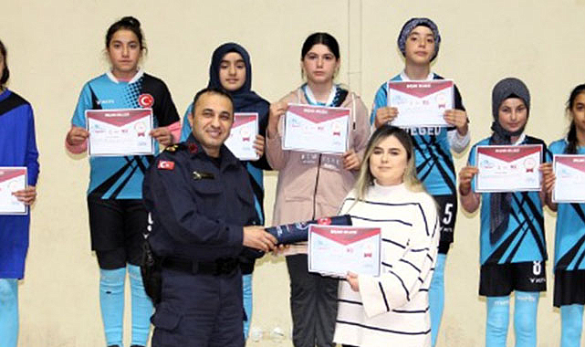 Vezirköprü ilçesinde okul sporlarında 400 öğrenciye ödül töreni
