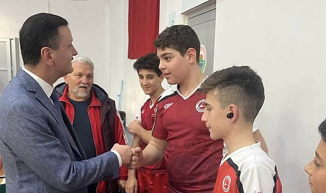 Yahya Çınkıl'a gençlerden büyük ilgi