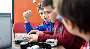 Yaratıcı atölyelerde bilim ve teknoloji eğitimi