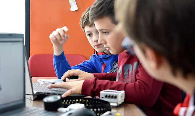 Yaratıcı atölyelerde bilim ve teknoloji eğitimi