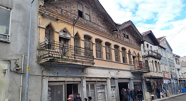 Alaçam’ın tarihi konakları yıkılmaya yüz tuttu!