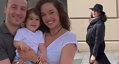 Azra Akın doğuma gün sayıyor