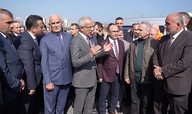 Bakan Uraloğlu, Yeşilkent Kavşağı’nı ve Şehir Hastanesi yolunu inceledi