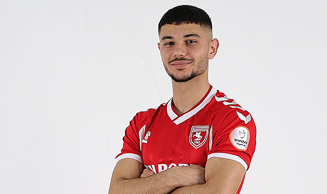 Berhan Deniz profesyonel oldu