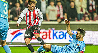 Carlo Holse sahada basmadık yer bırakmadı