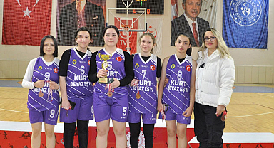 Çarşamba'nın şampiyonları kupalarını kaldırdı