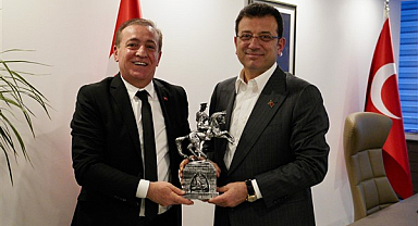 Cevat Öncü'den Ekrem İmamoğlu'na Atatürk Onur Anıtı hediyesi