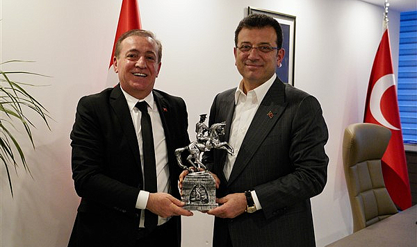 Cevat Öncü'den Ekrem İmamoğlu'na Atatürk Onur Anıtı hediyesi