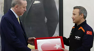 Cumhurbaşkanı Erdoğan, Alper Gezeravcı'yı kabul etti