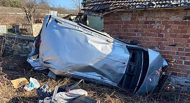 Kavak'ta ticari araç takla attı: 3'ü ağır 6 yaralı