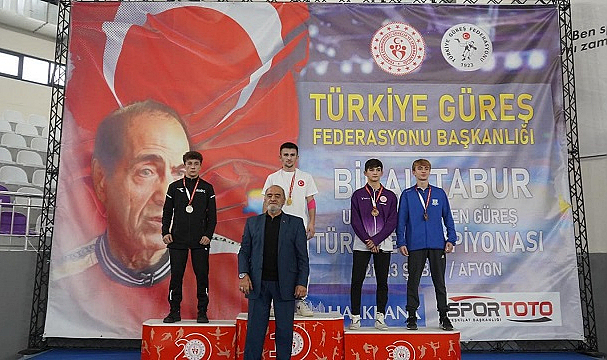 Kavaklı güreşçiler başarıyla döndü