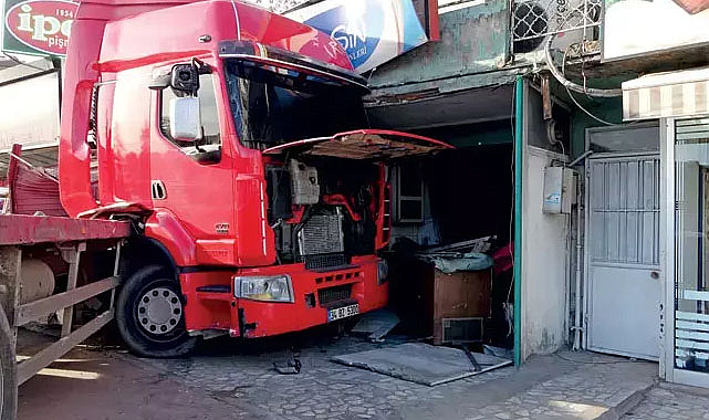 Kocaeli’de tır çay ocağına daldı