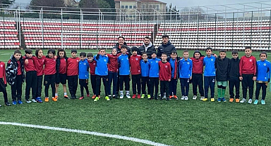 Minikler dostluk maçında karşılaştı