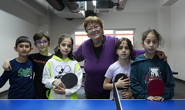 Samsun’da 77 yaşındaki 'Dilek Teyze' masa tenisi tutkusundan vazgeçmiyor