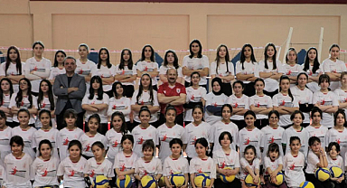 Samsun’da Fabrika Voleybol başladı