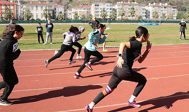 Samsun'da okul sporları rüzgarı esti!