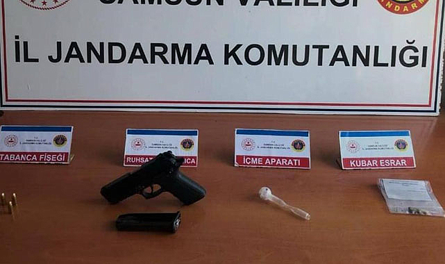 Samsun'da şüpheli araçta uyuşturucu ve ruhsatsız silah çıktı