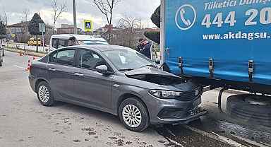 Samsun'da tır ile otomobil çarpıştı