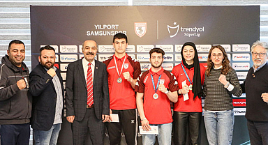 Samsunspor’un demir yumrukları madalyalarla döndüler