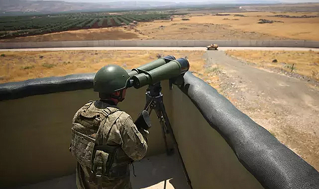 Sınırı geçmeye çalışan 2'si örgüt mensubu 15 kişi yakalandı