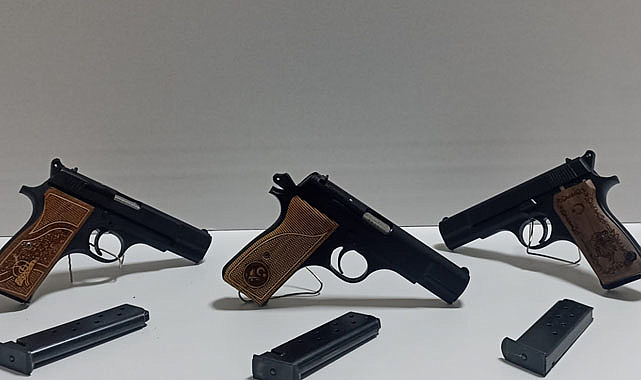 Tekkeköy'de ruhsatsız tabancalar ele geçirildi