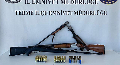 Terme'de ruhsatsız silahlar ele geçirildi