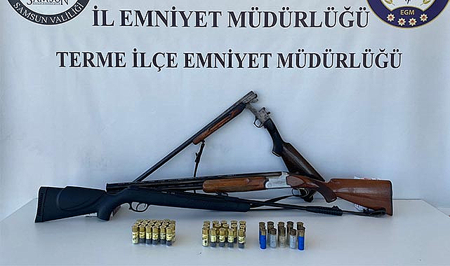 Terme'de ruhsatsız silahlar ele geçirildi