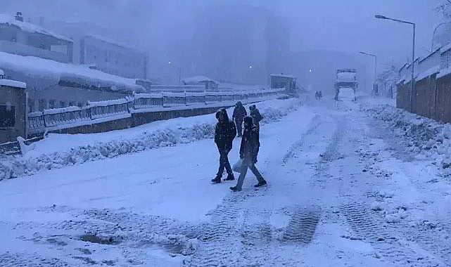 Yüksekova'da 59 köy ve 117 mezra yolu ulaşıma kapandı
