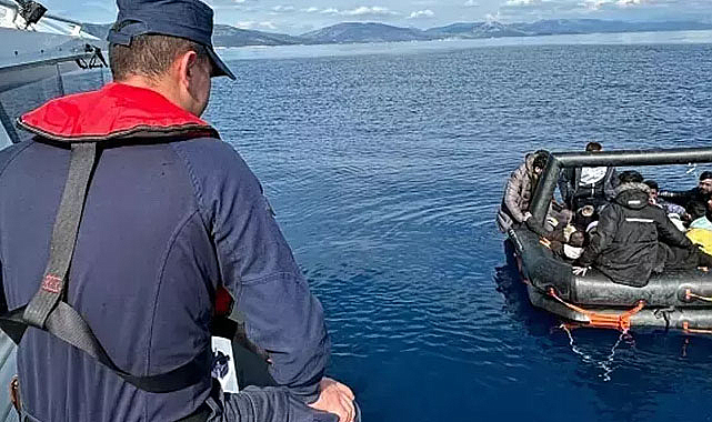 Yunanistan tarafından geri itilen kaçak göçmenler kurtarıldı