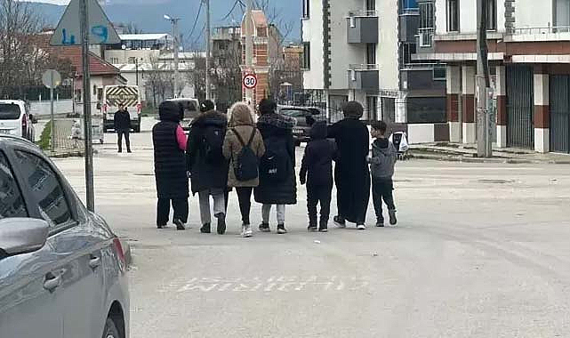 4 öğrenci kapanan okulda mahsur kaldı