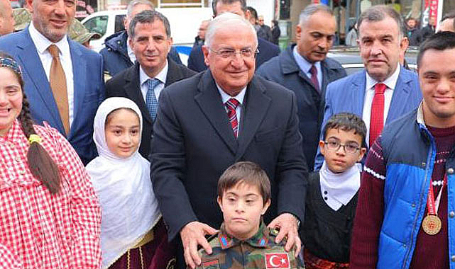 Bakan Güler’i down sendromlu çocuklar karşıladı