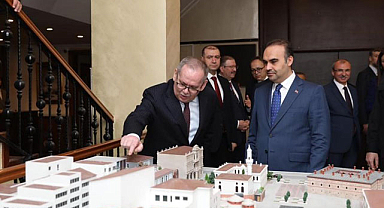 Bakan Kacır, Samsun Büyükşehir'in projelerini inceledi, Saathane Meydanı’nı gezdi