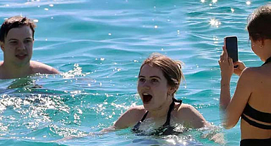 Burası Türkiye! Martın ilk günü denize girdiler