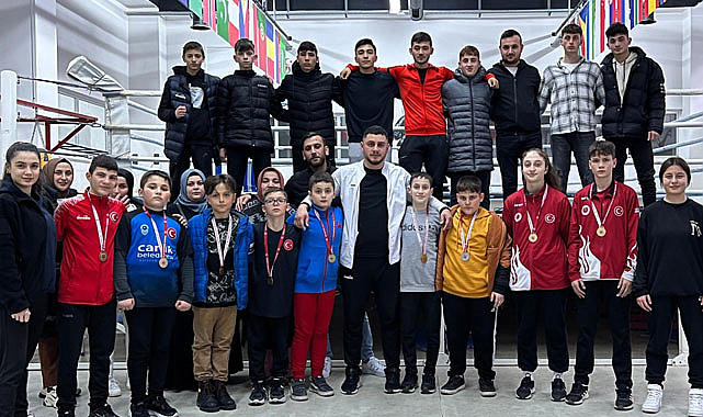 Canikli Sporculardan Gövde Gösterisi