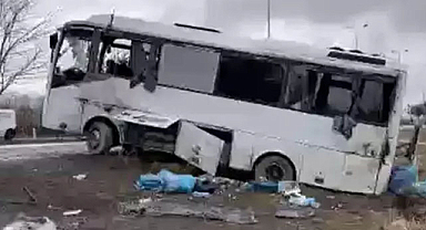 Cezaevi nakil aracı devrildi