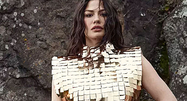 Demet Özdemir, Hindistan'da kapak oldu