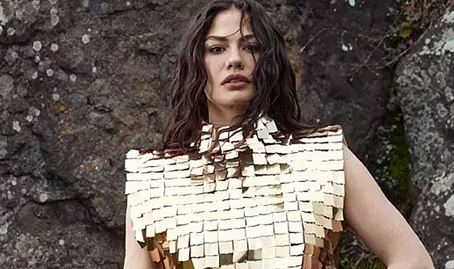 Demet Özdemir, Hindistan'da kapak oldu