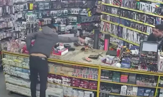 Husumetlisine kurşun yağdırdı