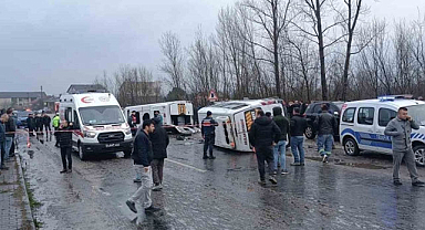 İşçi servisleri kaza yaptı: 1 ölü, 15 yaralı