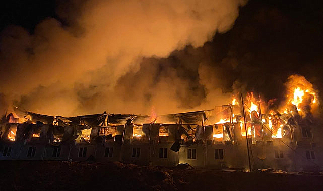 İşçilerin kaldığı konteyner alevlere teslim oldu
