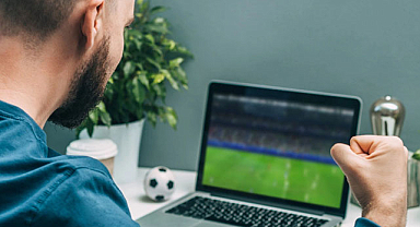 Kaçak yayın izleyenlere hapis cezası geliyor