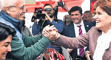  Meral Akşener: İki yumruk arasında sıkışıyorlar