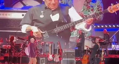 Özkan Uğur'suz ilk konser