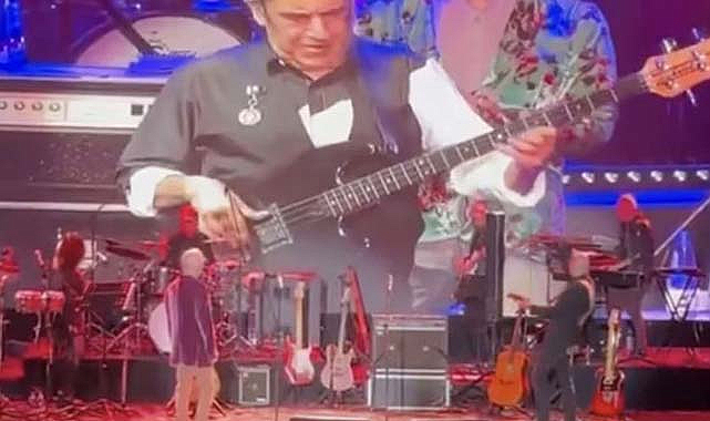 Özkan Uğur'suz ilk konser