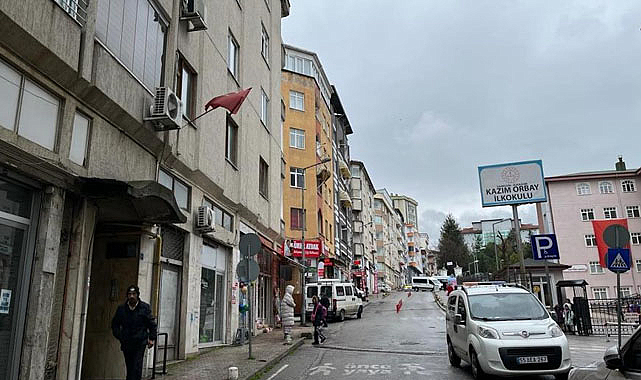 Samsun'da binadan kopan sıvalar mahalleliyi tedirgin etti